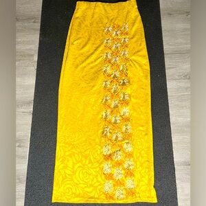 3D floral handmade long yellow Burmese traditional skirt fit for 100-135 pounds.
